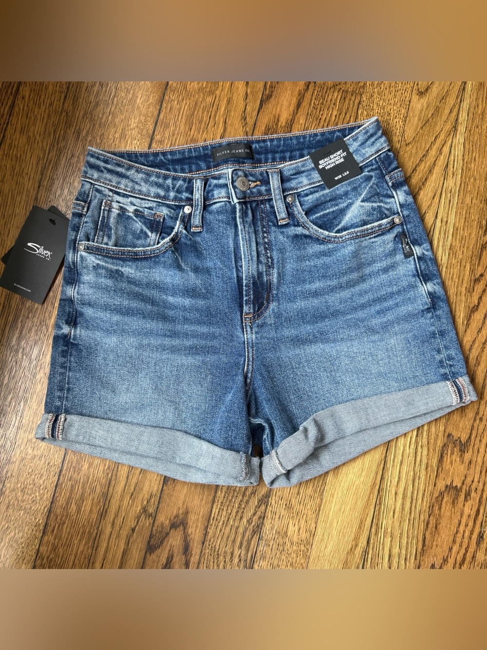 NWT Silver Jeans Beau Boyfriend High Rise Jean Short